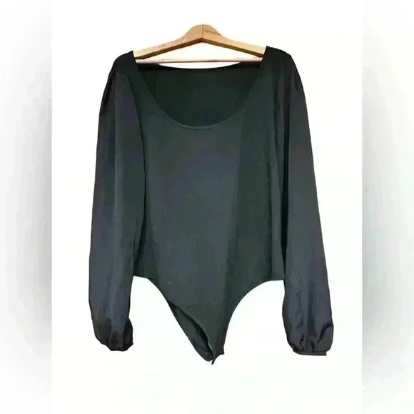 Tops - Black Bodysuit snap closure, pullover long sleeve
